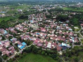 vue aérienne complexe de logements verts photo