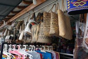 divers types de kalimantan oriental typique pour les souvenirs touristiques lors de la visite de la ville de samarinda photo