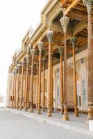 Boukhara, Ouzbékistan. décembre 2021. colonnes en bois bolo house mosquée photo
