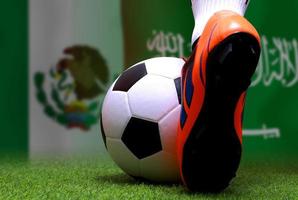 compétition de coupe de football entre le mexique national et l'arabie saoudite nationale. photo