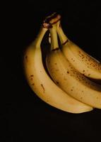 botte de bananes mûres photo