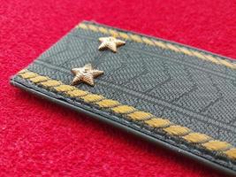 bretelles d'un lieutenant pour le service militaire photo