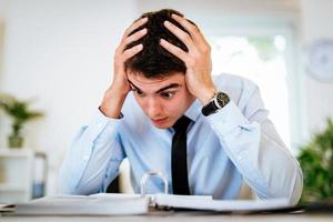 homme d'affaires au bureau photo