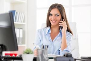 femme d'affaires au bureau photo