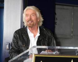 Los angeles - oct 16 - sir richard branson à la cérémonie des étoiles de sir richard branson sur le hollywood walk of fame le 16 octobre 2018 à los angeles, ca photo