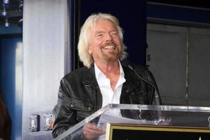 Los angeles - oct 16 - sir richard branson à la cérémonie des étoiles de sir richard branson sur le hollywood walk of fame le 16 octobre 2018 à los angeles, ca photo