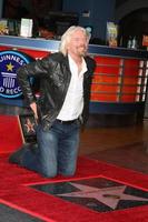 Los angeles - oct 16 - sir richard branson à la cérémonie des étoiles de sir richard branson sur le hollywood walk of fame le 16 octobre 2018 à los angeles, ca photo