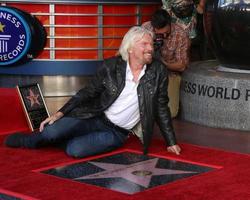 Los angeles - oct 16 - sir richard branson à la cérémonie des étoiles de sir richard branson sur le hollywood walk of fame le 16 octobre 2018 à los angeles, ca photo