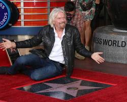 Los angeles - oct 16 - sir richard branson à la cérémonie des étoiles de sir richard branson sur le hollywood walk of fame le 16 octobre 2018 à los angeles, ca photo