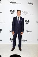 Los angeles - oct 6 - skylar astin au 90e enregistrement spectaculaire de mickey au shrine auditorium le 6 octobre 2018 à los angeles, ca photo