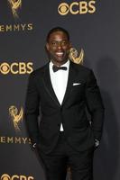 Los angeles - sep 17 - sterling k brown à la 69e primetime emmy awards - arrivées au microsoft theatre le 17 septembre 2017 à los angeles, ca photo