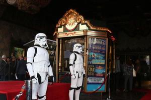 Los angeles - 8 mars - storm troopers lors de la cérémonie de l'étoile Mark Hamill sur le Hollywood Walk of Fame le 8 mars 2018 à los angeles, ca photo