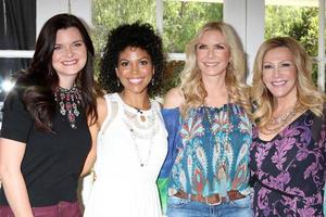 los angeles - 14 avril - heather tom, karla mosley, katherine kelly lang, kym douglas à la maison et la famille célèbre 30 ans d'audace et de beauté aux studios universels le 14 avril 2017 à los angeles, ca photo