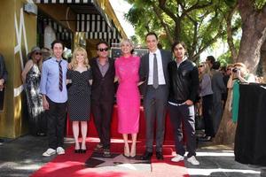 los angeles, 29 oct - simon helberg, melissa rausch, johnny galecki, kaley cuoco, jim parsons, kunal nayyar à l'étoile kaley cuoco sur le hollywood walk of fame au hollywood blvd le 29 octobre 2014 à los angeles, ca photo