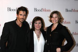 los angeles, 9 février - brandon beemer, farnaz saminia, marissa tait arrive à la projection de la lune de sang au studio sony pictures le 9 février 2012 à culver city, ca photo