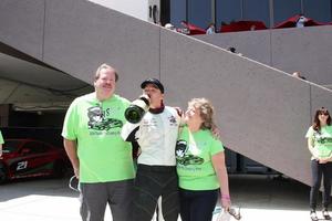 los angeles, 12 avril - brett davern, parents au long beach grand prix pro celeb race day au long beach grand prix race circuit le 12 avril 2014 à long beach, ca photo