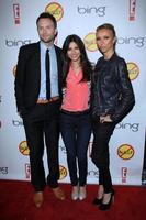 los angeles, 26 mars - joel mchale, victoria justice, giuliana rancic arrive à la première du film bully au 6 cinémas chinois le 26 mars 2012 à los angeles, ca photo