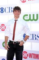 los angeles, 29 juillet - matt lanter arrive au cbs, cw et showtime 2012 summer tca party au parking adjacent de l'hôtel beverly hilton le 29 juillet 2012 à beverly hills, ca photo