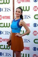 los angeles, 3 août - emmy rossum arrivant au cbs tca été 2011 all star party à robinson may parking garage le 3 août 2011 à beverly hills, ca photo