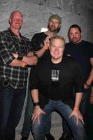 los angeles, 15 septembre - derek mears, tyler mane, kane hodder, tim sullivan devant arrive à la première chillerama au cimetière hollywood pour toujours le 15 septembre 2011 à los angeles, ca photo