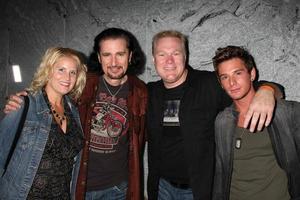 los angeles, 15 septembre - tim sullivan, les invités arrivent à la première chillerama au cimetière hollywood pour toujours le 15 septembre 2011 à los angeles, ca photo