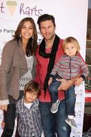 los angeles, nov 5 - touriya haoud, greg vaughn et fils jathan et cavan à la fête du livre toi et moi à sweetharts le 5 novembre 2011 à sherman oaks, ca photo