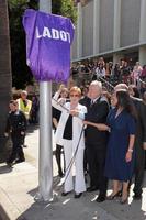 los angeles, 18 avril - carol burnett, tom lebonge au carol burnett square dévoilement au selma et highland le 18 avril 2013 à los angeles, ca photo