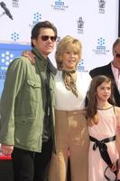 los angeles, 26 avril - jim carrey, jane fonda, viva vadim à la cérémonie de la main et de l'empreinte de jane fonda au théâtre chinois le 26 avril 2013 à los angeles, ca photo