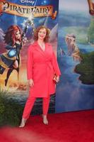 Los angeles, 22 mars - christina hendricks à la première du film pirate fairy à walt disney studios lot le 22 mars 2014 à burbank, ca photo