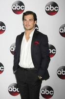 vlos angeles, jan 9 - giacomo gianniotti à la soirée disney abc tv 2016 tca à l'hôtel langham huntington le 9 janvier 2016 à pasadena, ca photo