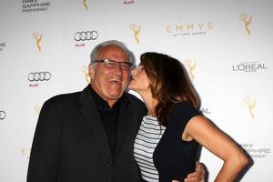 los angeles, 19 septembre - john landecker, amy landecker à la 67e réception des nominés des interprètes des prix emmy au pacific design center le 19 septembre 2015 à west hollywood, ca photo