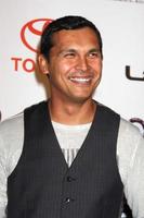 Los angeles, oct 16 - adam beach arrive aux prix des médias environnementaux 2010 aux studios warner brothers le 16 octobre 2010 à burbank, ca photo