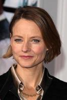 Los angeles, 6 décembre - Jodie Foster arrive au sherlock holmes - un jeu d'ombres première de los angeles au regency village theatre le 6 décembre 2011 à westwood, ca photo