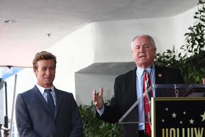 los angeles, 14 février - simon baker, tom lebonge au hollywood walk of fame cérémonie en l'honneur de simon baker au hollywood boulevard le 14 février 2013 à los angeles, ca photo