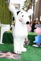 los angeles, nov 2 - snoopy au snoopy hollywood walk of fame cérémonie au hollywood walk of fame le 2 novembre 2015 à los angeles, ca photo