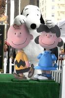 los angeles, 2 nov - charlie brown, snoopy, lucy à la cérémonie du snoopy hollywood walk of fame au hollywood walk of fame le 2 novembre 2015 à los angeles, ca photo