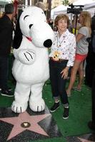 los angeles, nov 2 - snoopy, jean schultz lors de la cérémonie du snoopy hollywood walk of fame au hollywood walk of fame le 2 novembre 2015 à los angeles, ca photo