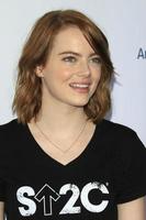 Los angeles, 9 septembre - emma stone à la 5e biennale debout contre le cancer à la salle de concert walt disney le 9 septembre 2016 à los angeles, ca photo