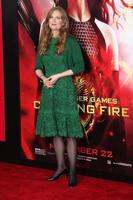 los angeles, nov 18 - suzanne collins aux jeux de la faim - prendre feu première au nokia theatre le 18 novembre 2013 à los angeles, ca photo