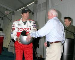 dlos angeles, 5 avril - michael trucco au toyoto pro celeb race press day 2011 au long beach grand prix toyota compound le 5 avril 2011 à long beach, ca photo