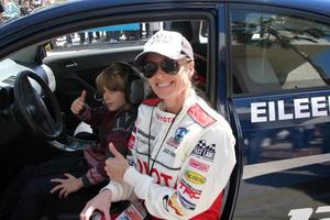 los angeles, 14 avril - eileen davidson, fils à la toyota pro celeb race 2012 au grand prix de long beach le 14 avril 2012 à long beach, ca photo