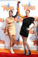 los angeles, oct 23 - icona pop, aino jawo, caroline hjelt à la première des trolls au théâtre du village le 23 octobre 2016 à westwood, ca photo