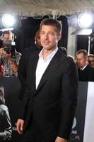 los angeles, nov 9 - brad pitt à la projection du ventilateur allié au théâtre du village le 9 novembre 2016 à westwood, ca photo