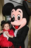 los angeles, 4 décembre - amelie bailey, personnage de mickey mouse à la 1ère fête d'anniversaire d'amelie bailey dans une résidence privée le 4 décembre 2016 à studio city, ca photo