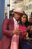 los angeles, 3 mars - nick cannon, les fans de l'america s got talent photocall des juges à l'auditorium civique de pasadena le 3 mars 2016 à pasadena, ca photo