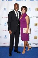 los angeles, 29 septembre - kevin frazier, épouse à l'autisme parle la vie en blue fashion gala au studio warner brothers le 29 septembre 2016 à burbank, ca photo