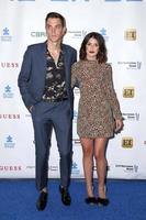 los angeles, 29 septembre - josh hêtre, shenae grimes au gala de mode autisme parle la vie en bleu au studio warner brothers le 29 septembre 2016 à burbank, ca photo