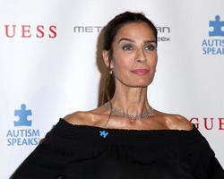 los angeles, 29 sept. - kristian alfonso au gala de mode autism speaks la vie en blue au studio warner brothers le 29 septembre 2016 à burbank, ca photo