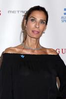 los angeles, 29 sept. - kristian alfonso au gala de mode autism speaks la vie en blue au studio warner brothers le 29 septembre 2016 à burbank, ca photo