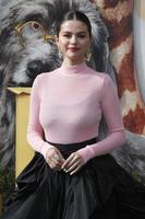 Los angeles, jan 11 - selena gomez à la première dolittle au théâtre du village le 11 janvier 2020 à westwood, ca photo